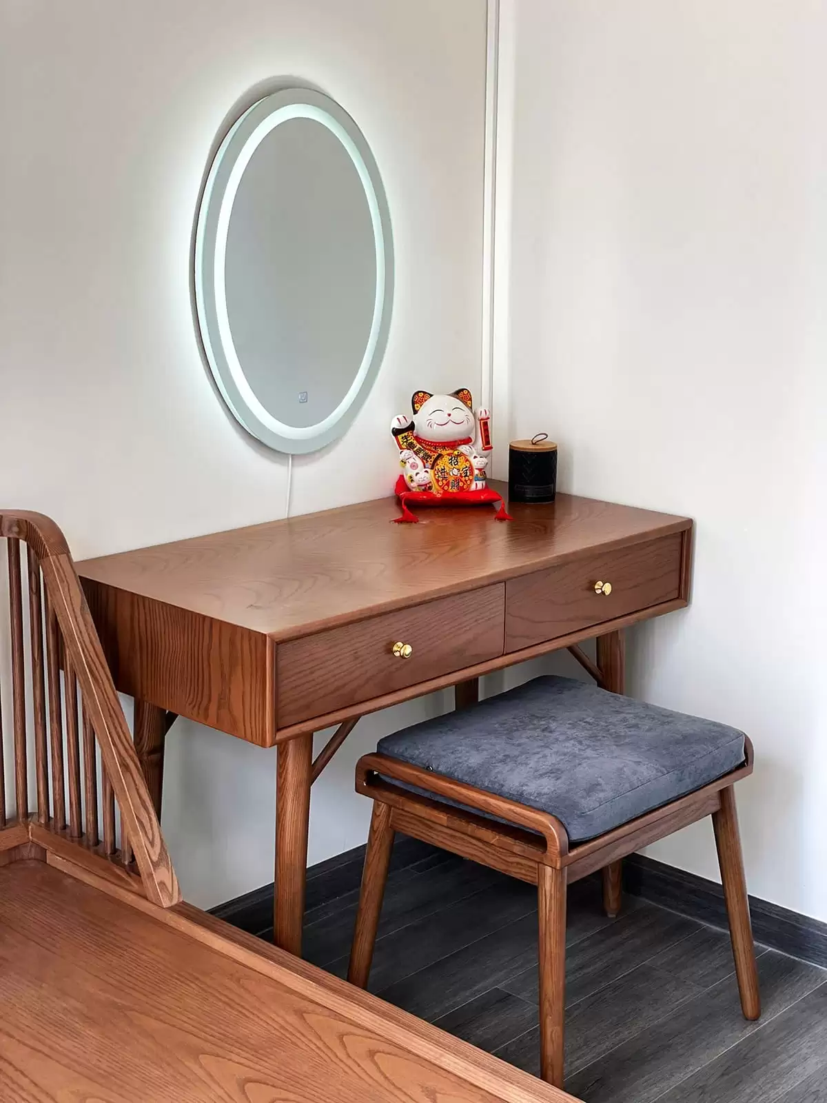 Phòng ngủ Mid-Century Modern tối giản