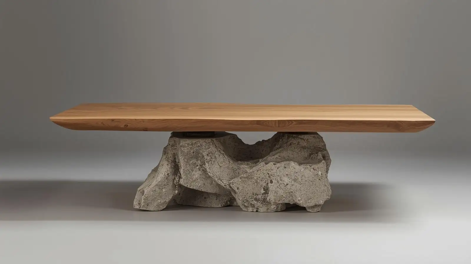 Bàn trà Wabi Sabi mặt gỗ thanh mảnh trên chân đá tự nhiên nhẹ nhàng