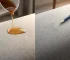 Sự thật về khả năng chống thấm và lau sạch vết bút bi