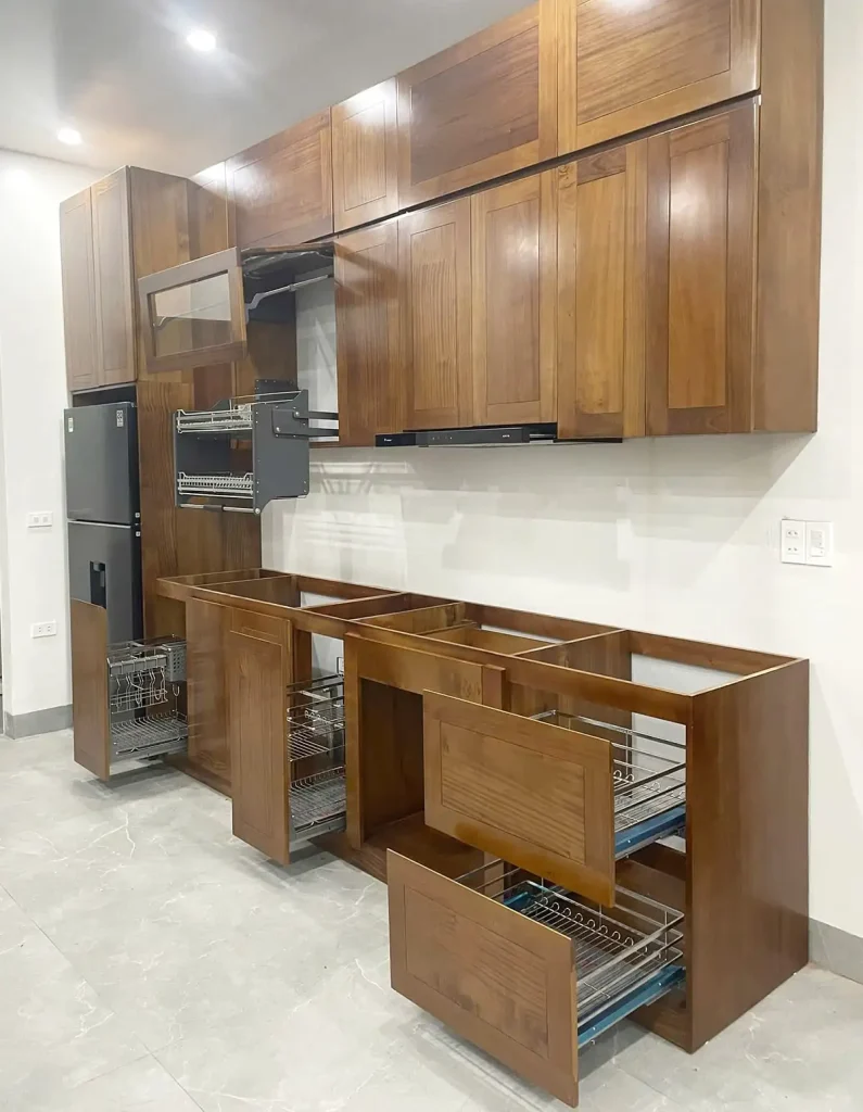 Tủ bếp gỗ tự nhiên lắp phụ kiện bếp Eulife