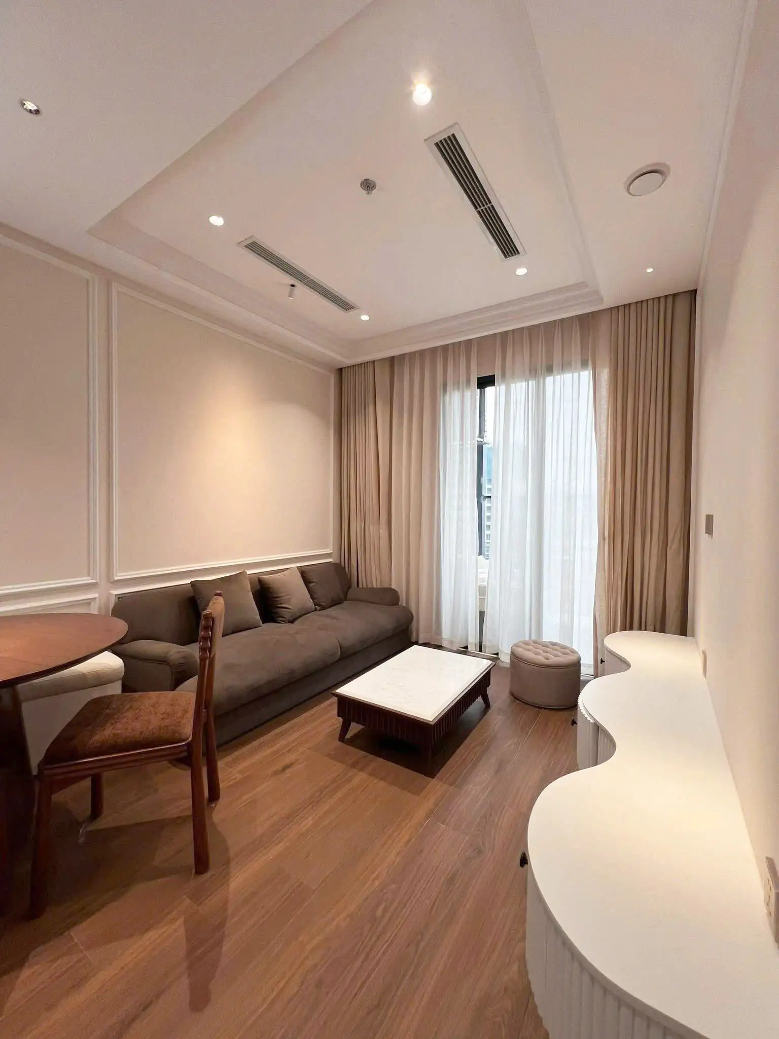 Phòng khách Căn hộ hiện đại tối giản do nội thất Agoo thi công