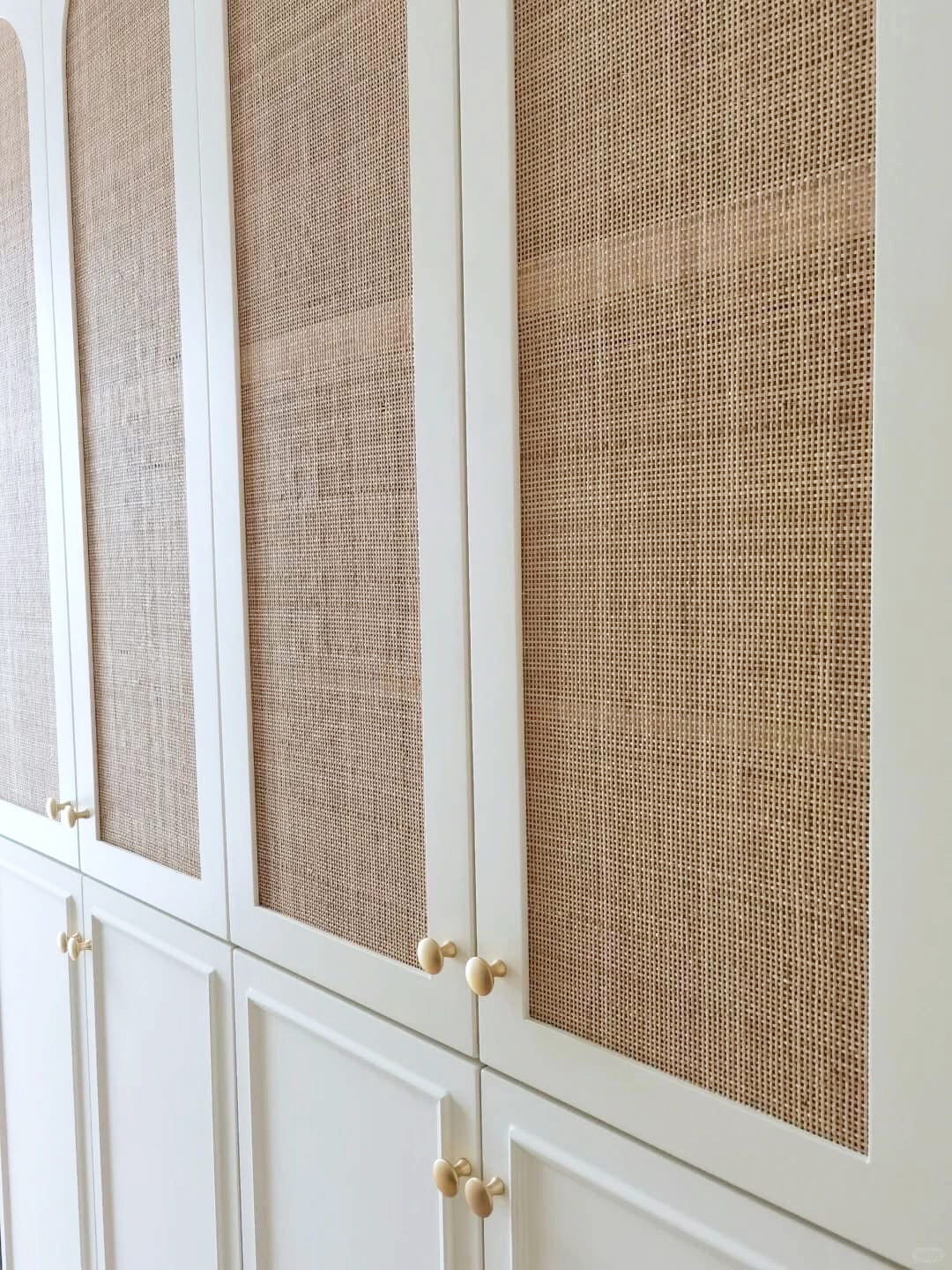 thiet-ke-tu-trang-tri-hien-dai-den-led