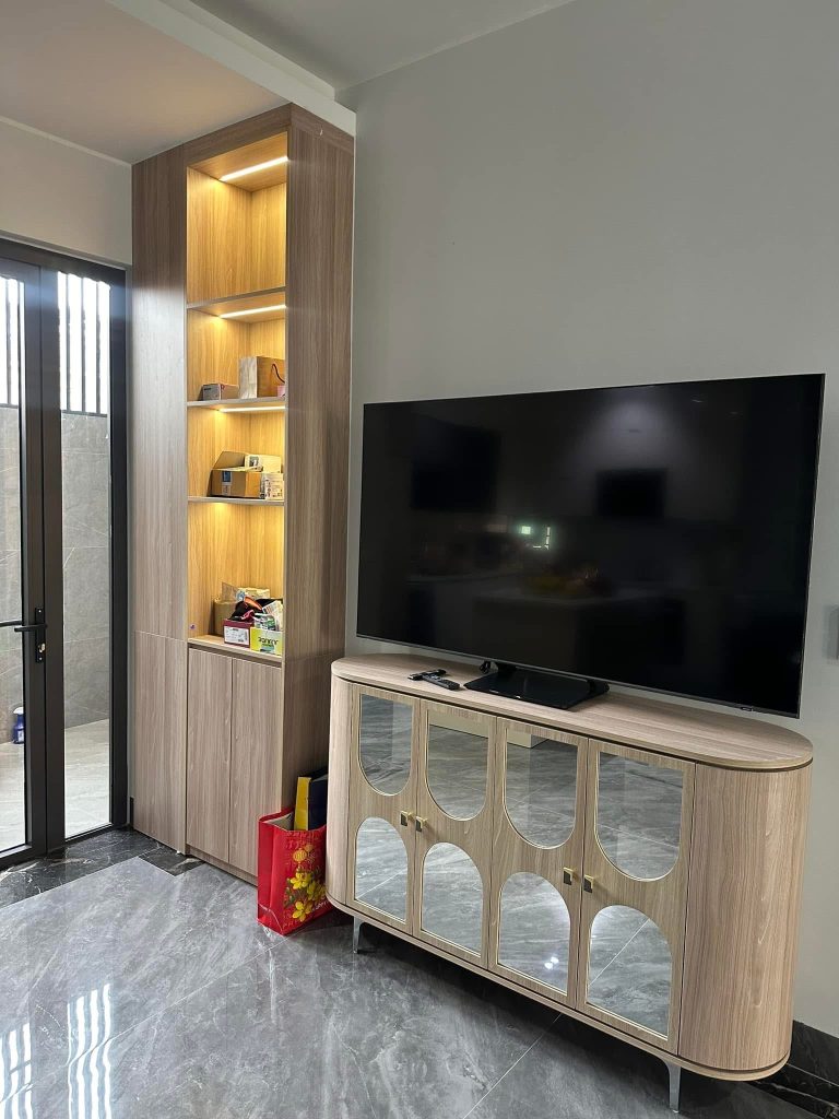 Cải Tạo Nội Thất Nhà Phố Hiện Đại Với Hệ Tủ Lưu Trữ Thông Minh