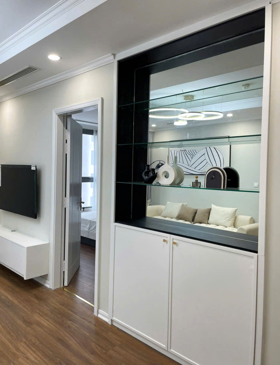 Từ Ảnh Tham Khảo Đến Tủ Trang Trí Âm Tường Hoàn Thiện Tại Căn Hộ Times City Hà Nội
