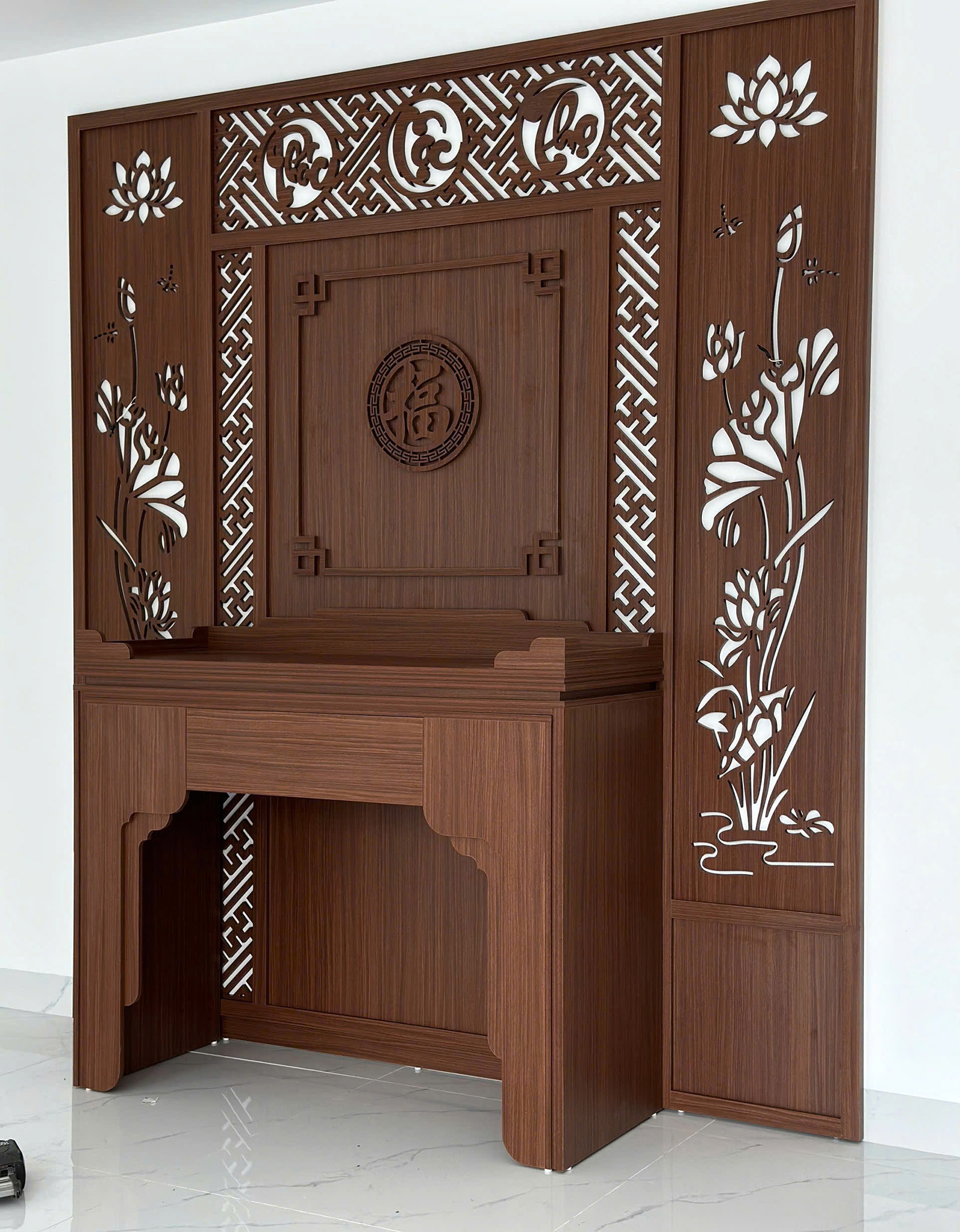 vách phòng thờ bàn thờ mdf hoàn thiện tại nhà khách