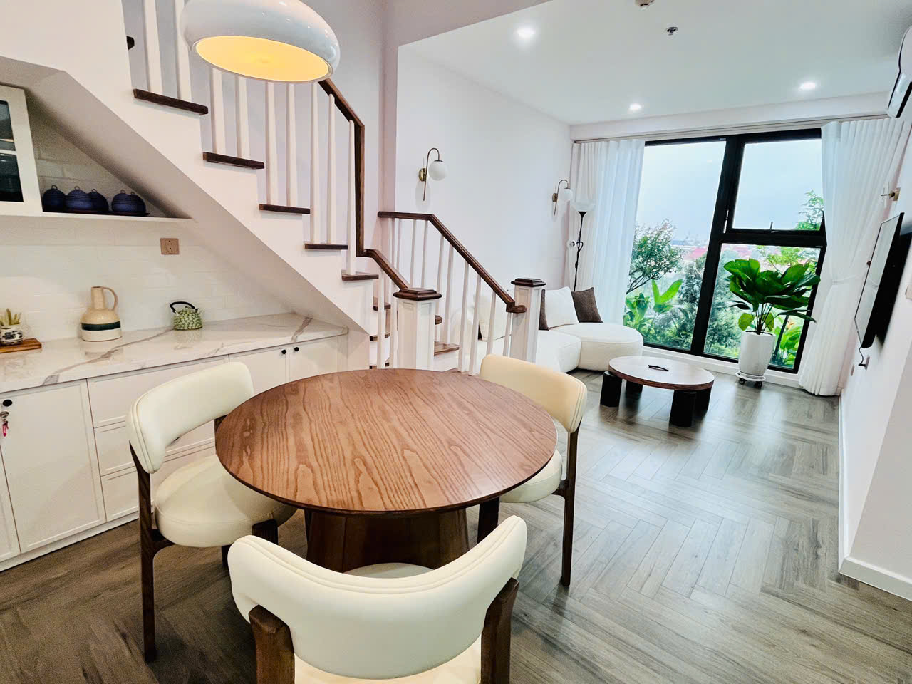 Bàn ăn tròn cho căn hộ nhỏ vừa tiết kiệm diện tích vừa đẹp