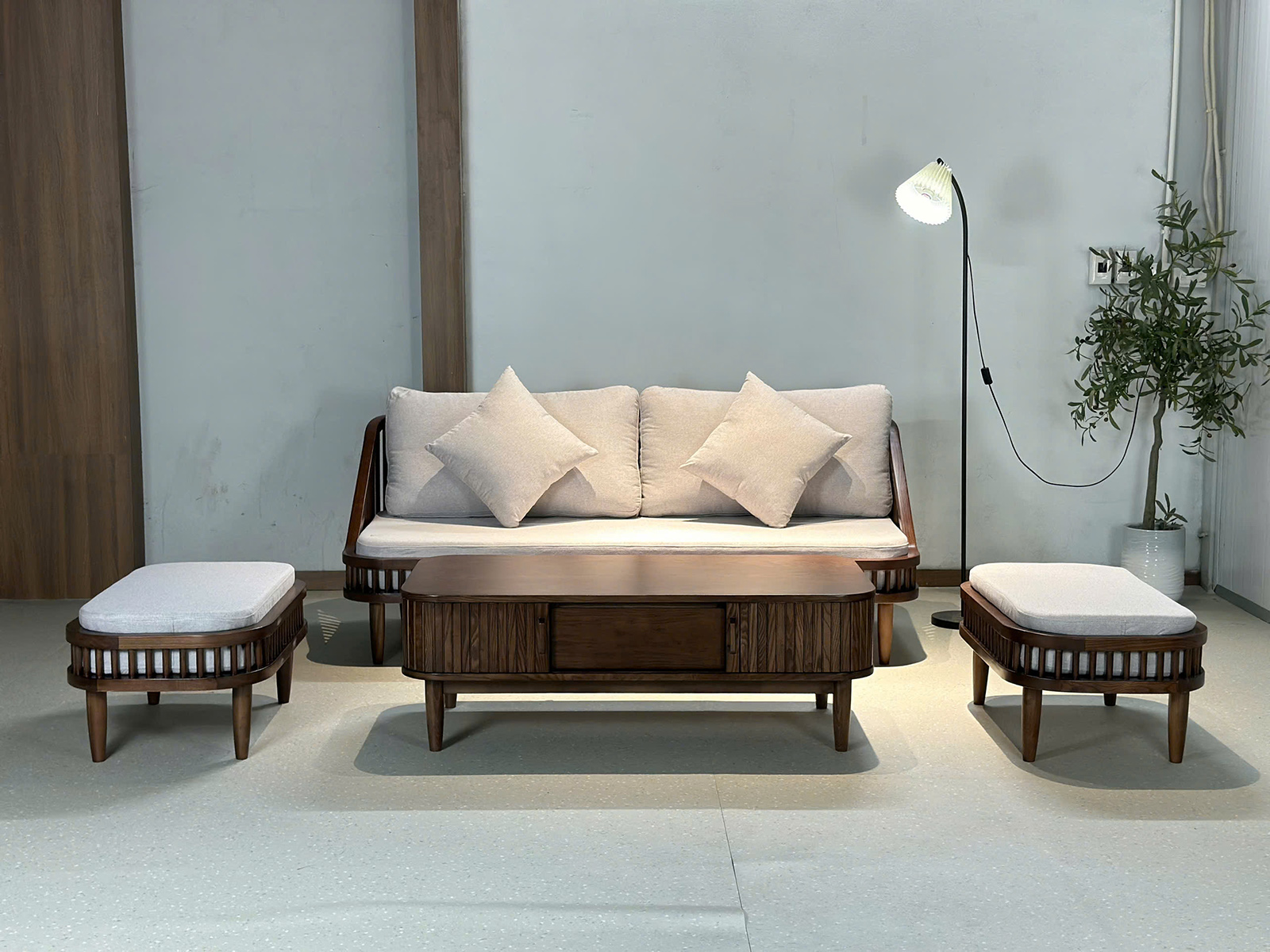 Toàn bộ sofa KBH, bàn trà và đôn trước khi giao đến Khánh Hòa