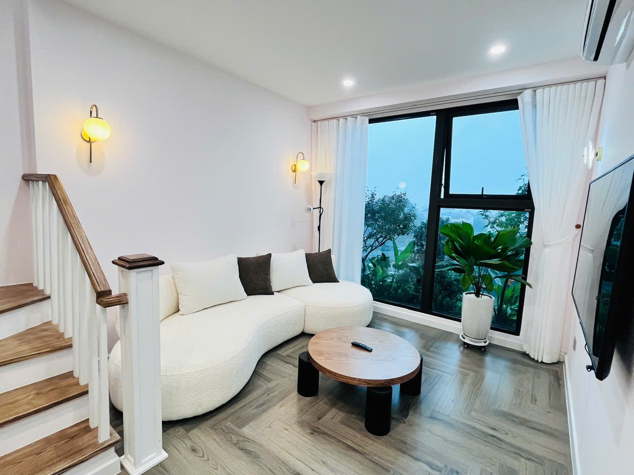 Sofa và bàn trà độc đáo tối giản nhưng vô cùng sang trọng