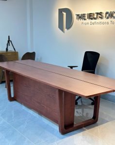 Ảnh hoàn thiện 3 dự án Bàn tiếp khách gỗ sồi chân chữ U cho trung tâm tiếng Anh