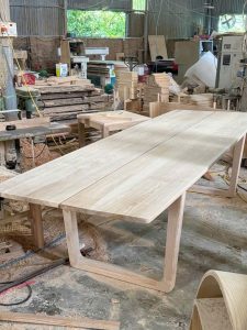 Ảnh bước 3 dự án Bàn tiếp khách gỗ sồi chân chữ U cho trung tâm tiếng Anh